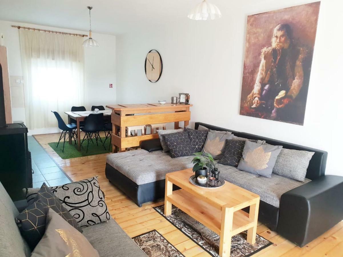Apartmani Andrej Udbina 外观 照片